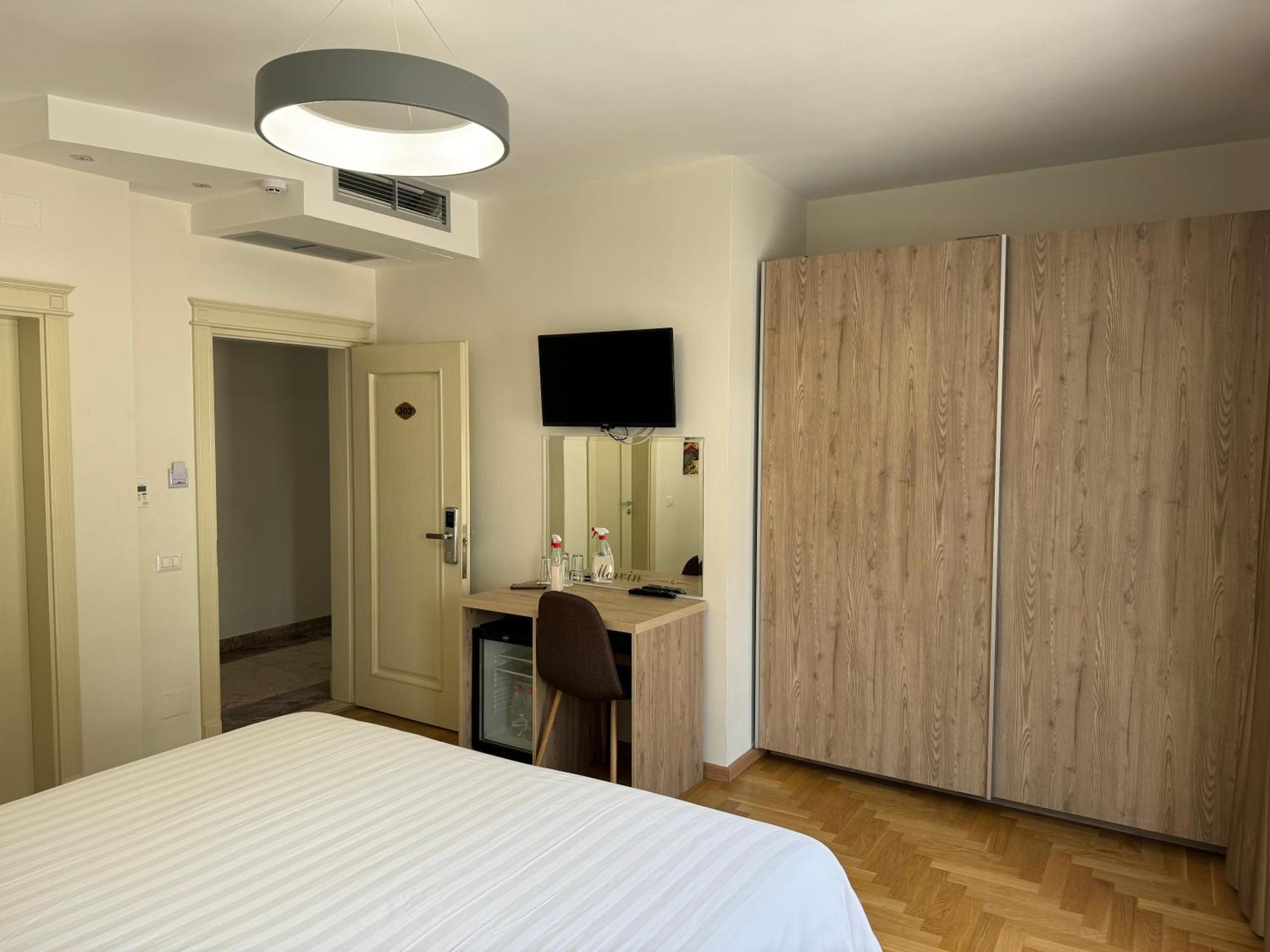 Mervin Hotel Krujë Екстериор снимка