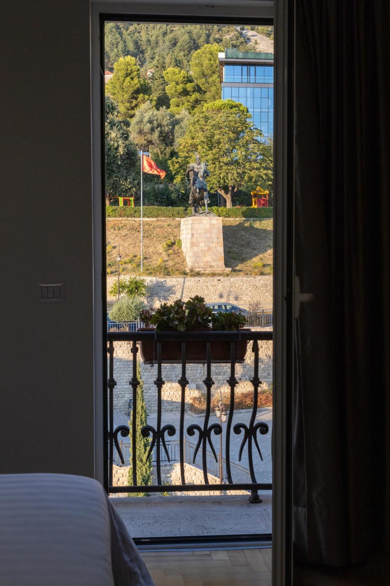 Mervin Hotel Krujë Екстериор снимка